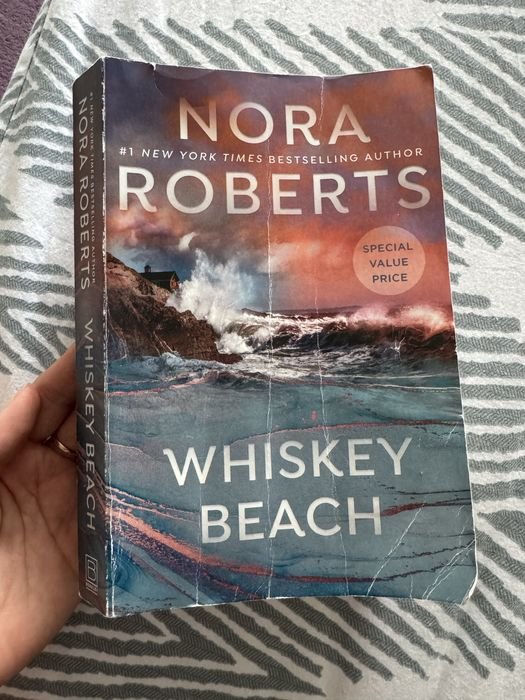 Н. Робертс. Whiskey Beach
